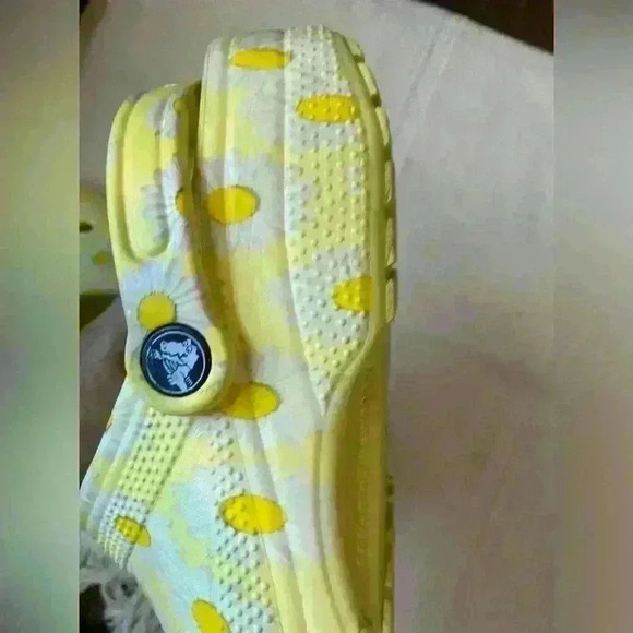 Crocs Classic Vacay Vibes Yellow Daisy Clog - size women 11, men 9 - Picture 9 of 10